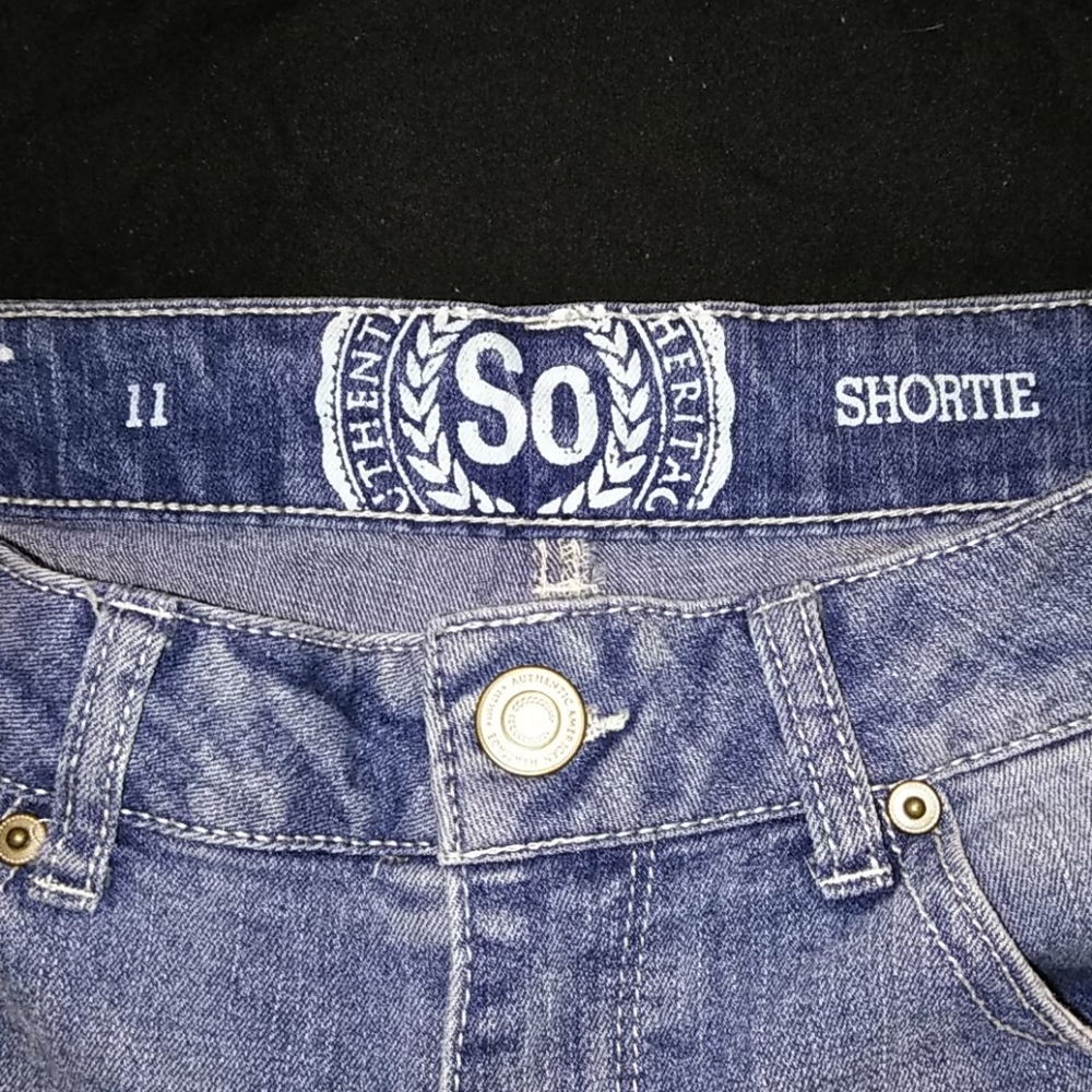 Shorts - Picture 3 of 3